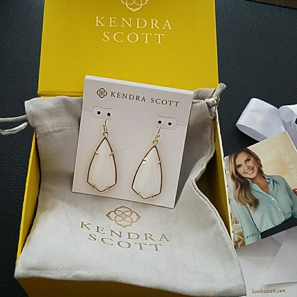 NWT Carla Gold Drop Earrings in White Pearl